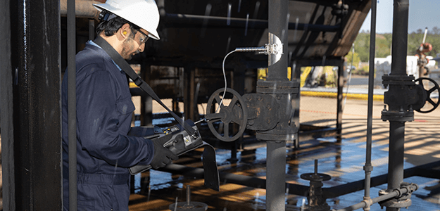 Man in hard hat assessing Hydrosteel 6500 product